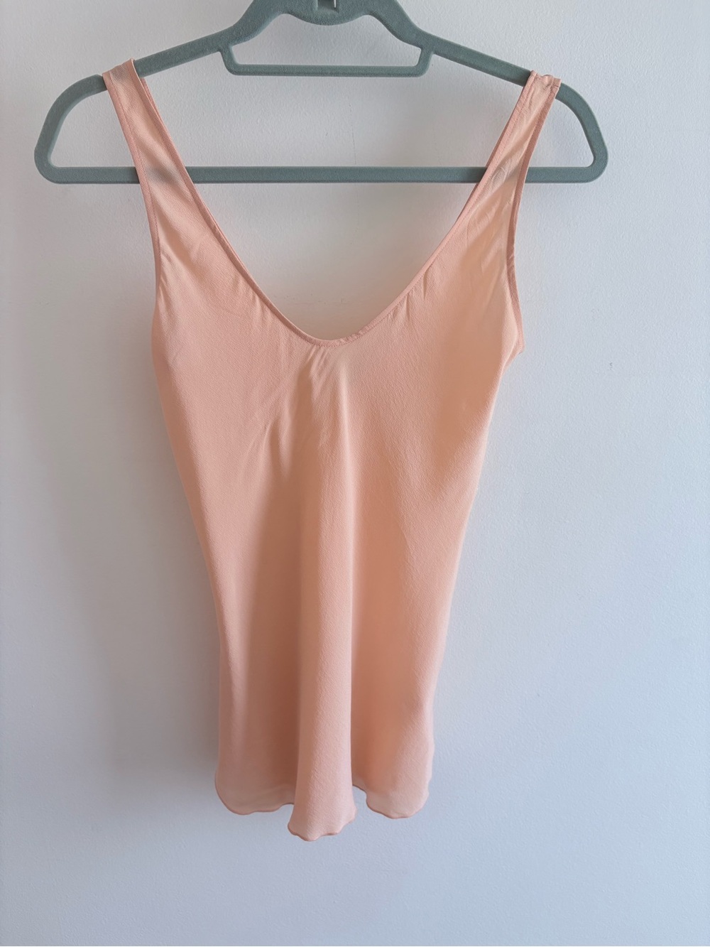 Babaton Silk Women's Peach Scoop Neck Tank Top